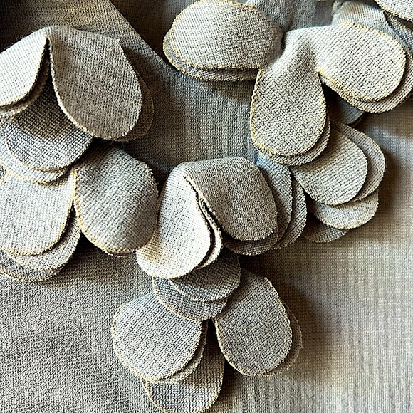 🔥NWOT EuropeanStyleItalyStunning DressTimelessDesignFigureFlatteringSoftGreyM/L - Picture 5 of 13